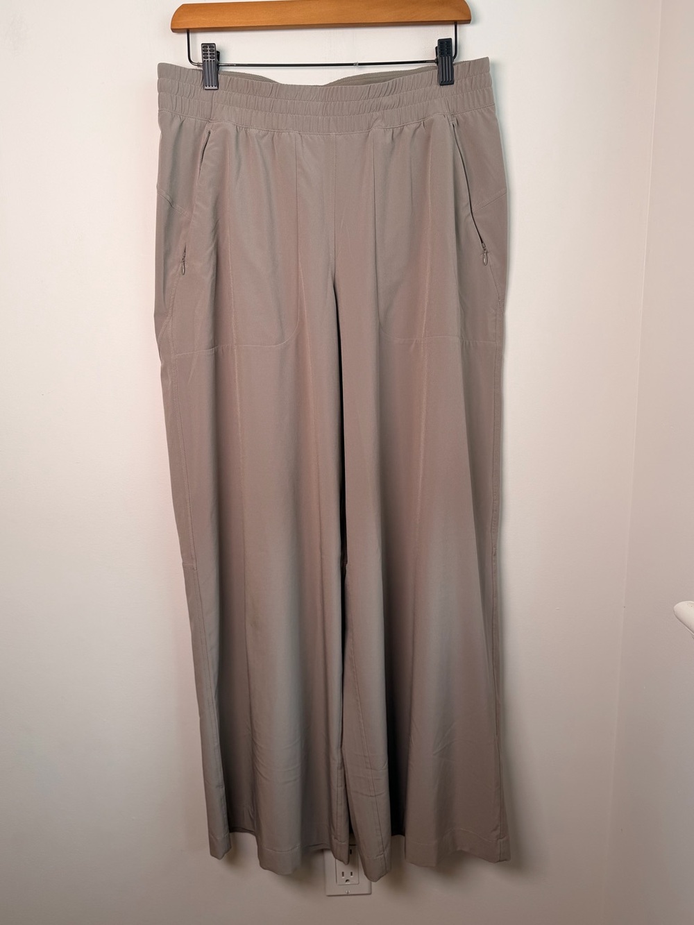 Lululemon Swift Mid-Rise Wide-Leg Pant - Picture 6 of 11